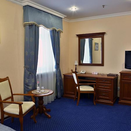 Hotel Ukraine Rivne Buitenkant foto