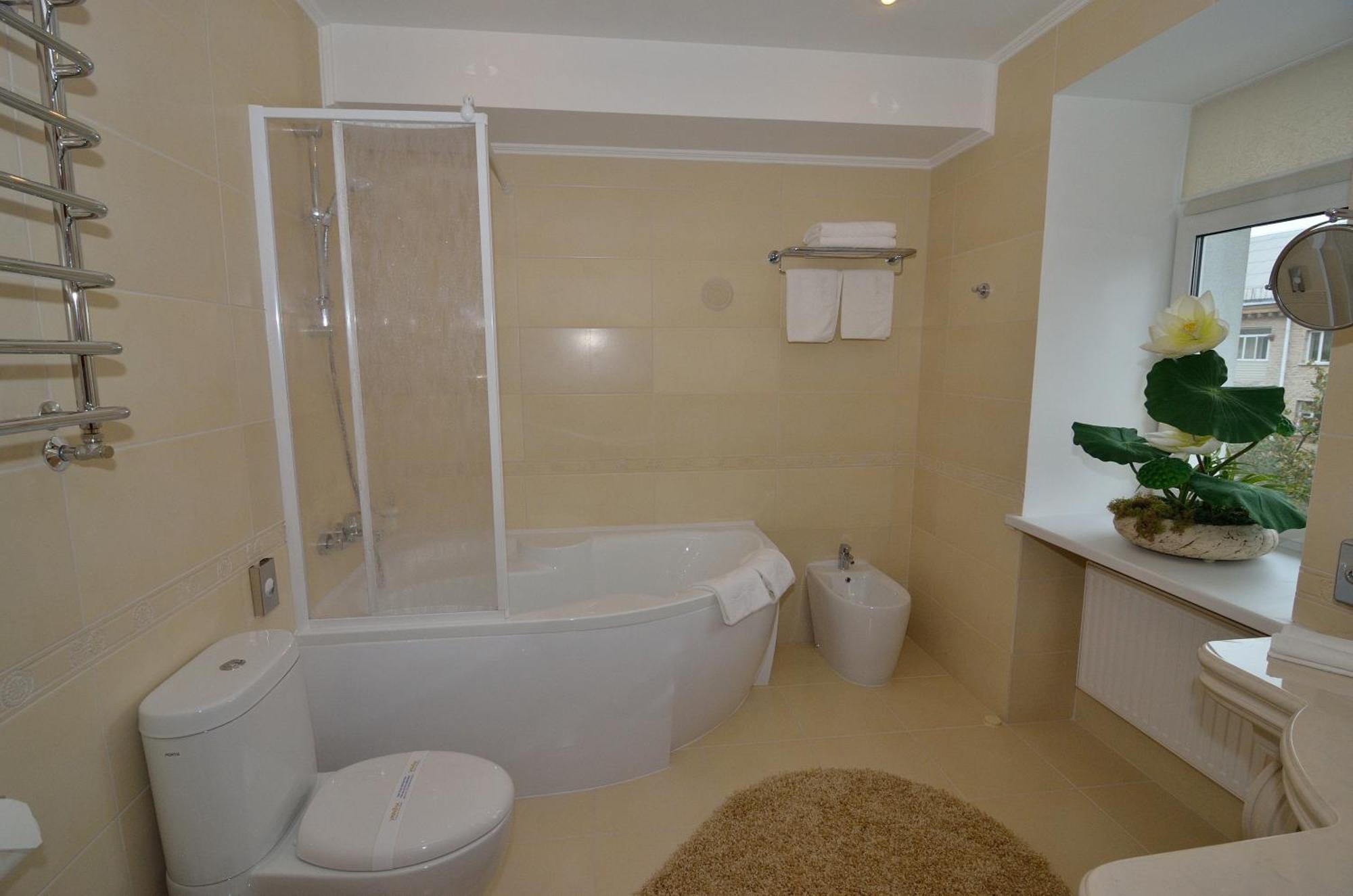 Hotel Ukraine Rivne Buitenkant foto