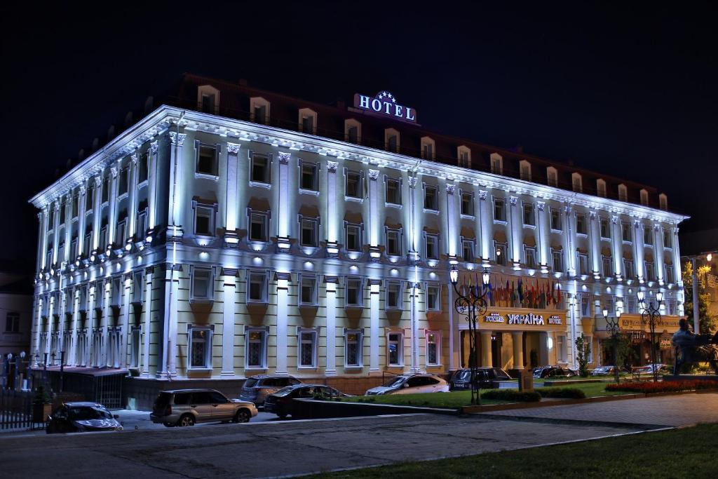 Hotel Ukraine Rivne Buitenkant foto